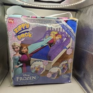 Frozen Anna & Elsa Zippysack Disney (Twin Size) Fitted Sheet Pillowcase New.